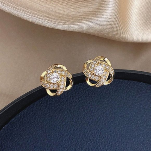 Sparkling Knot Stud Earrings: Elegant Glamour for Any Occasion - Picture 5 of 6